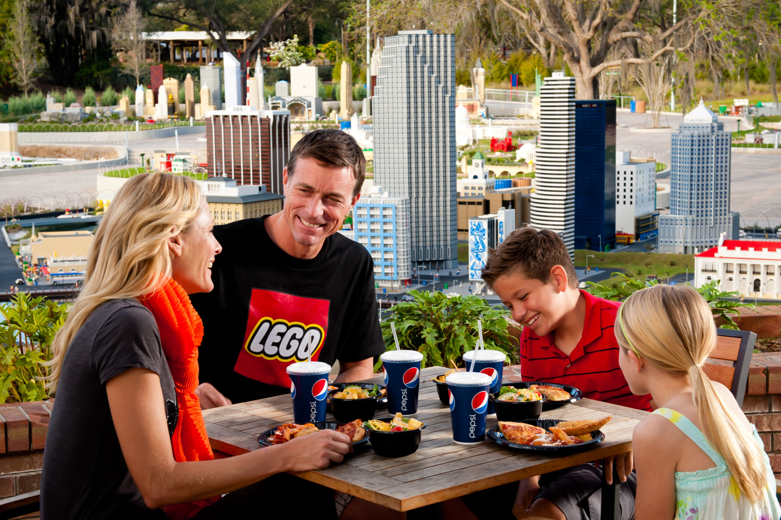 PizzaPasta-overlook-of-miniland